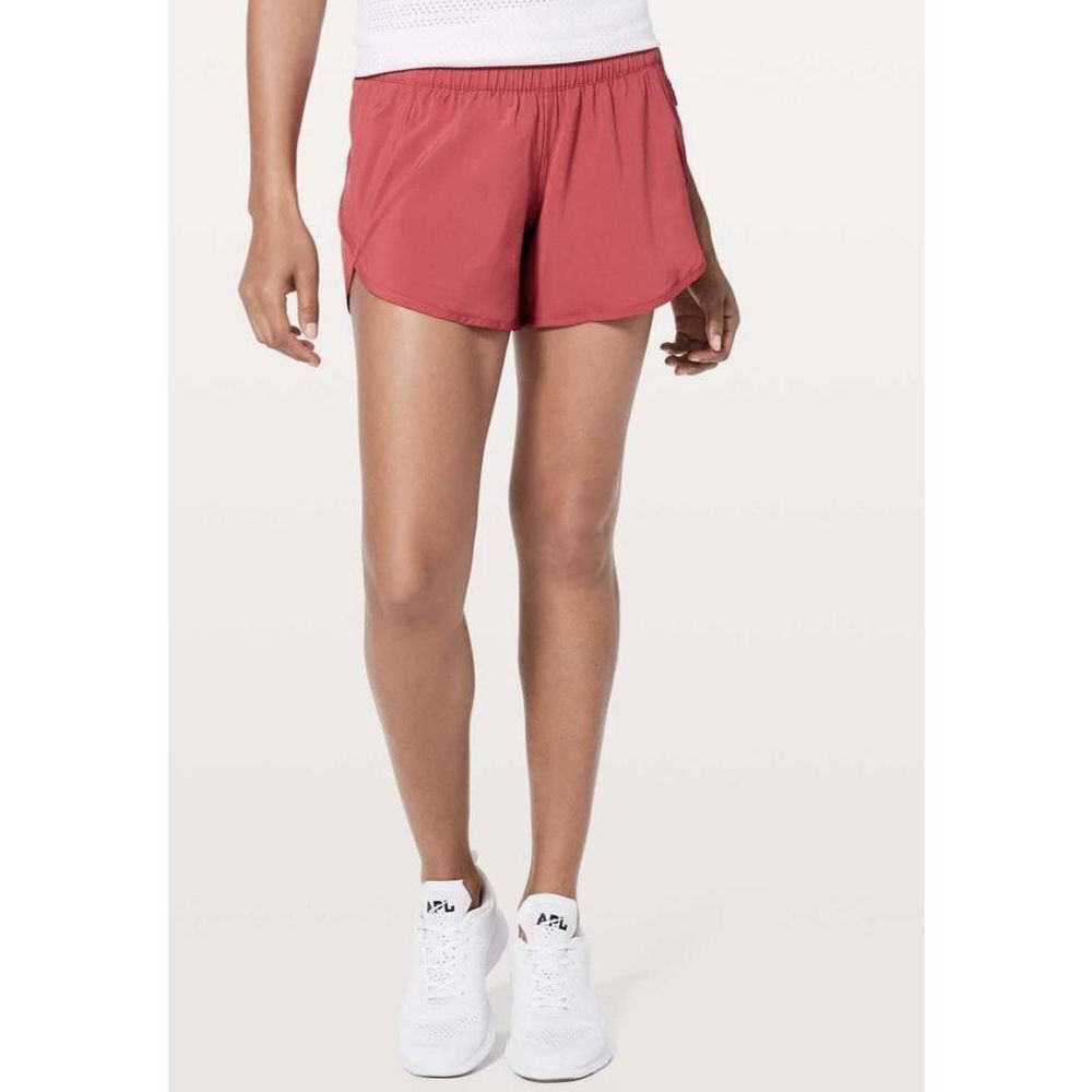 LULULEMON ATHLETICA Tracker Short V 4' in Vintage Rose Size 8